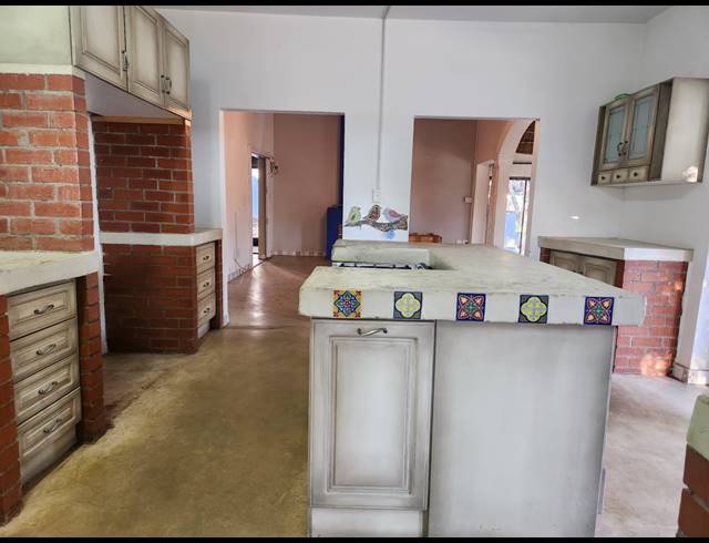 5 BEDROOM TOWNHOUSE FOR SALE IN CASHAN
